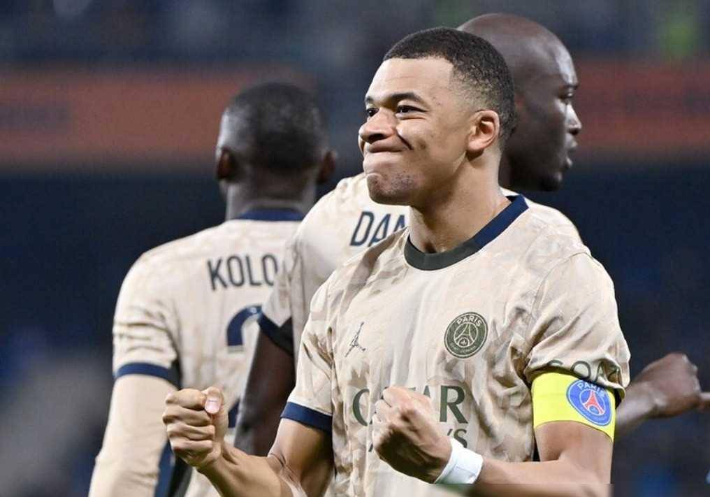 模拟器试玩-姆巴佩重要时刻表现优异，热火带队取胜！观众掌声雷动的简单介绍