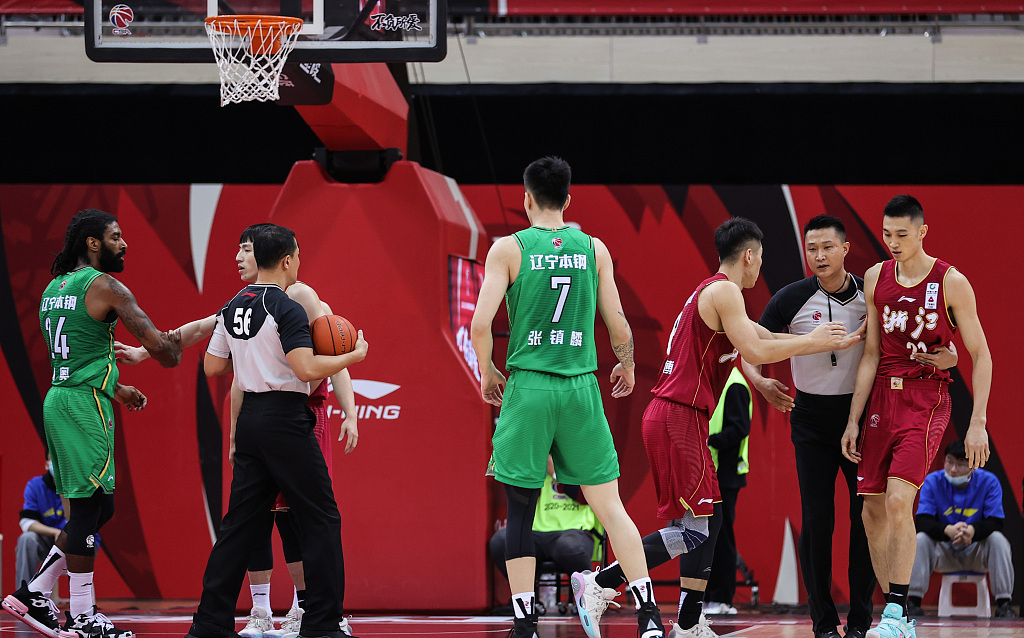 Kaiyun Sports-斯图加特训练开放日；今晨完成体检引欢呼；葡超在即；临场指挥获称赞(初中田径训练营)